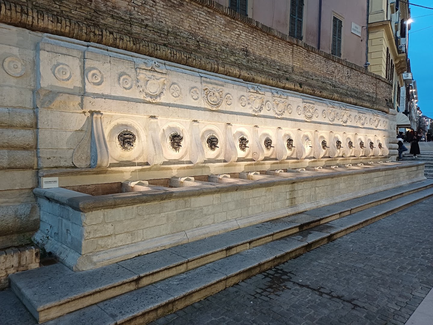 Fontana del Calamo C 10, Ancona