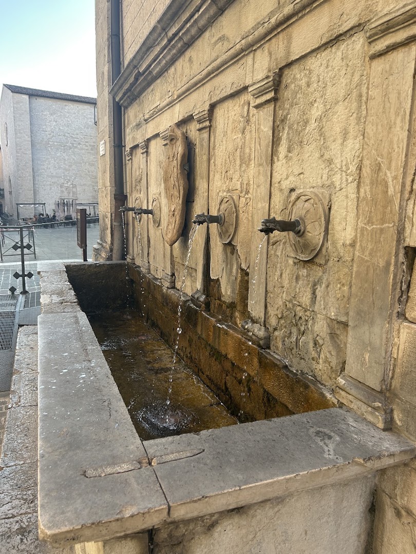 Fontana del Cardinal Del Monte