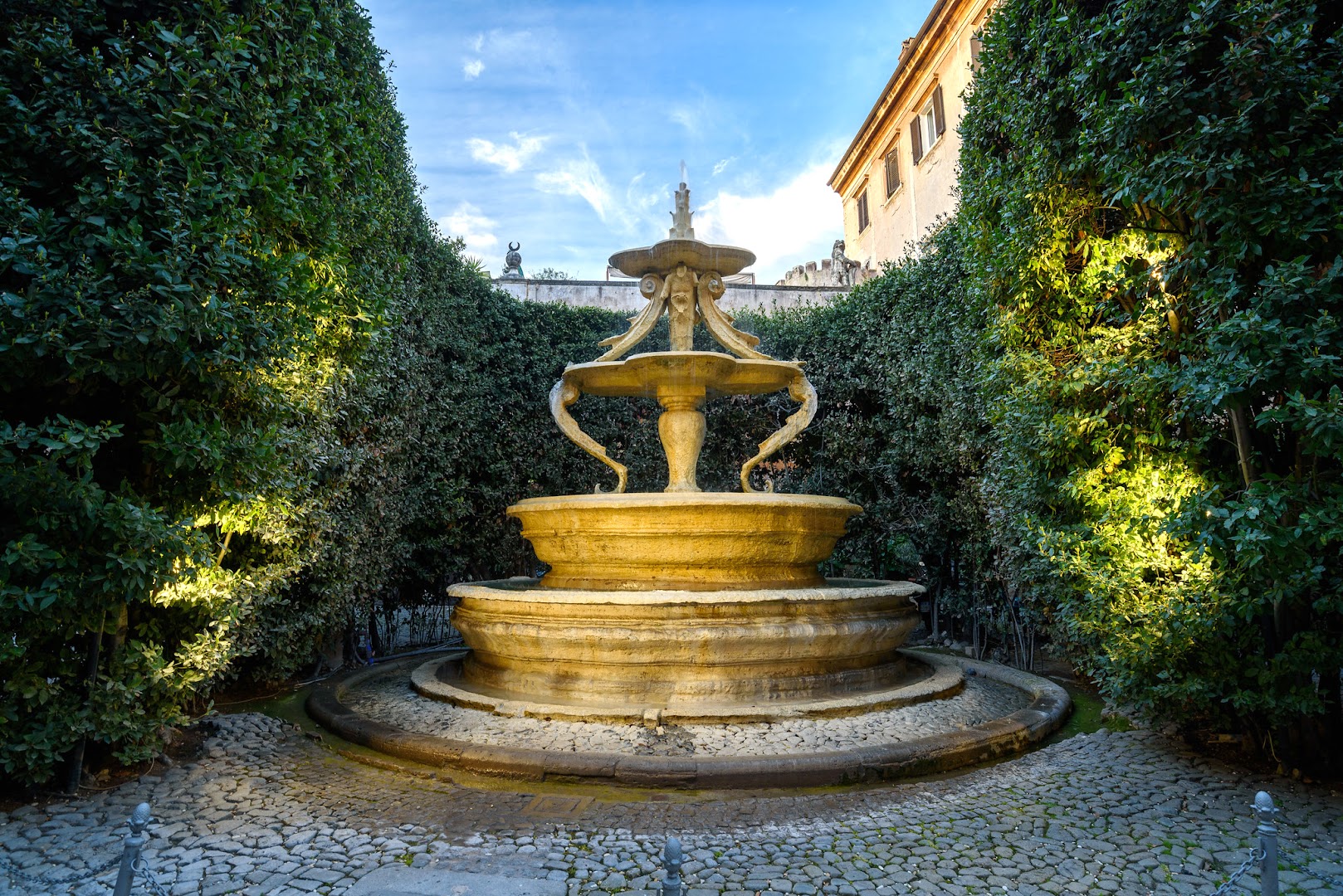 Fontana di Palazzo Taverna, Roma