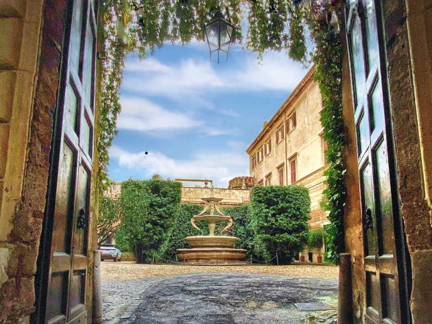 Fontana di Palazzo Taverna