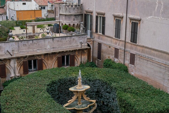 Fontana di Palazzo Taverna