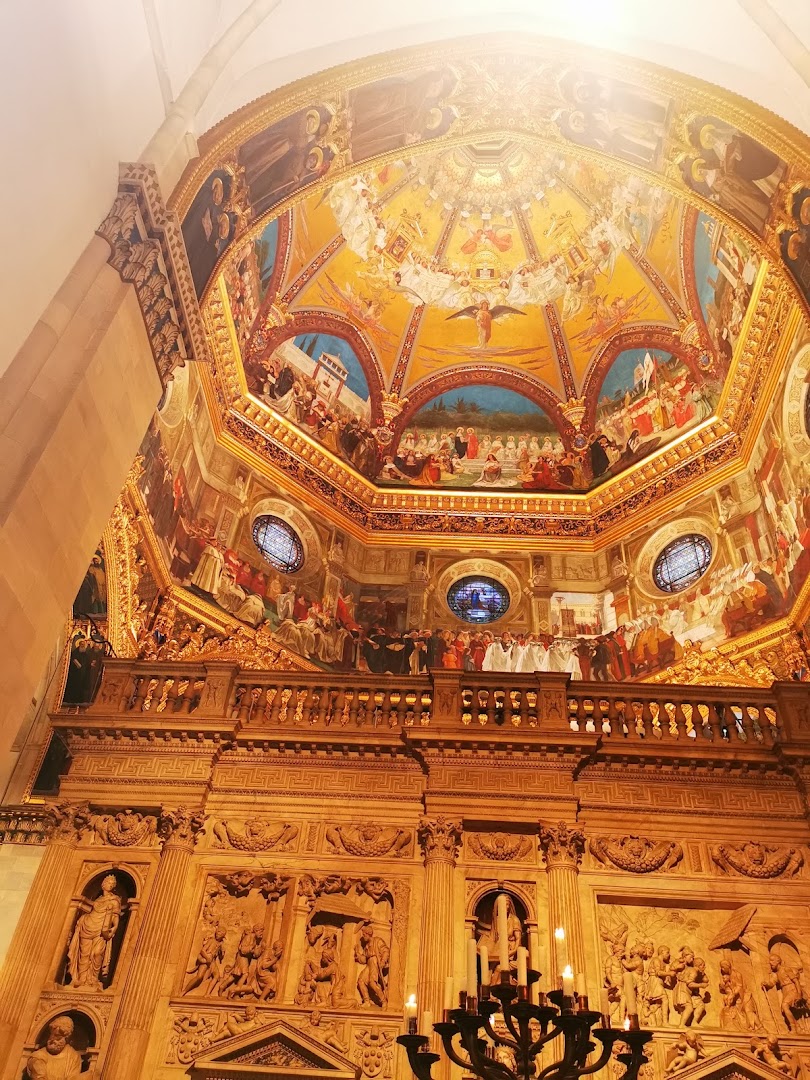 Fontana Maggiore, Loreto