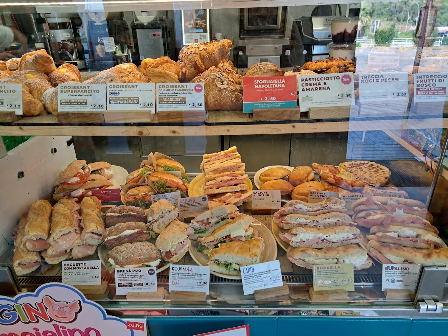Food Stop by Autogrill S. Teresa di Riva Est