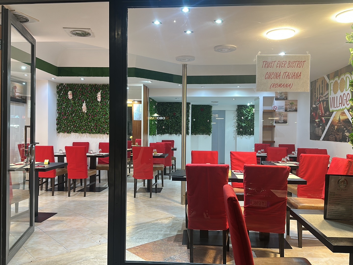 Food village (Paninoteca)