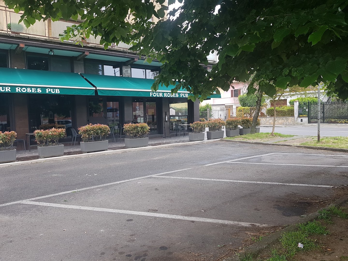 Four Roses Pub