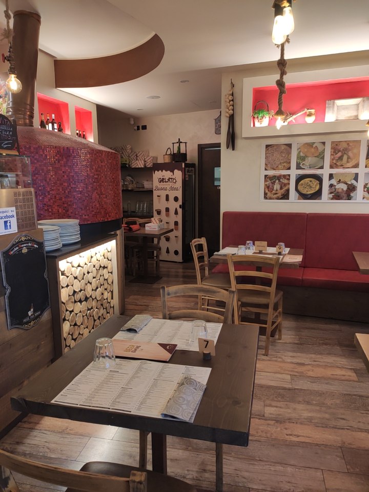 Frank's Caffè & Pizza con cucina