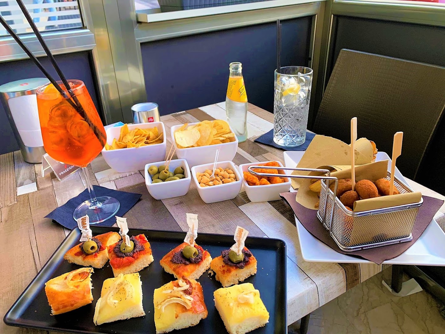Frazzicafe' Food & Drinks