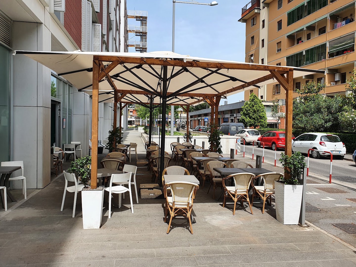 Friends Bar & Lounge