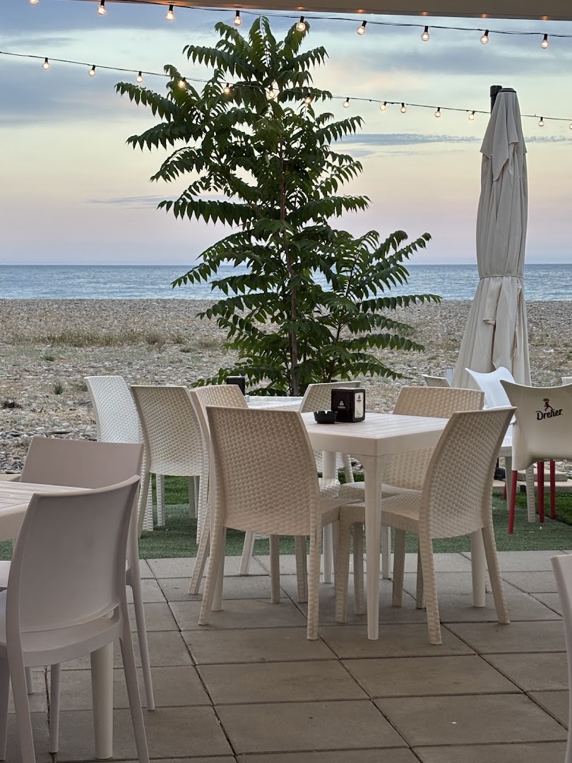 frontemare beach, Rocca Imperiale
