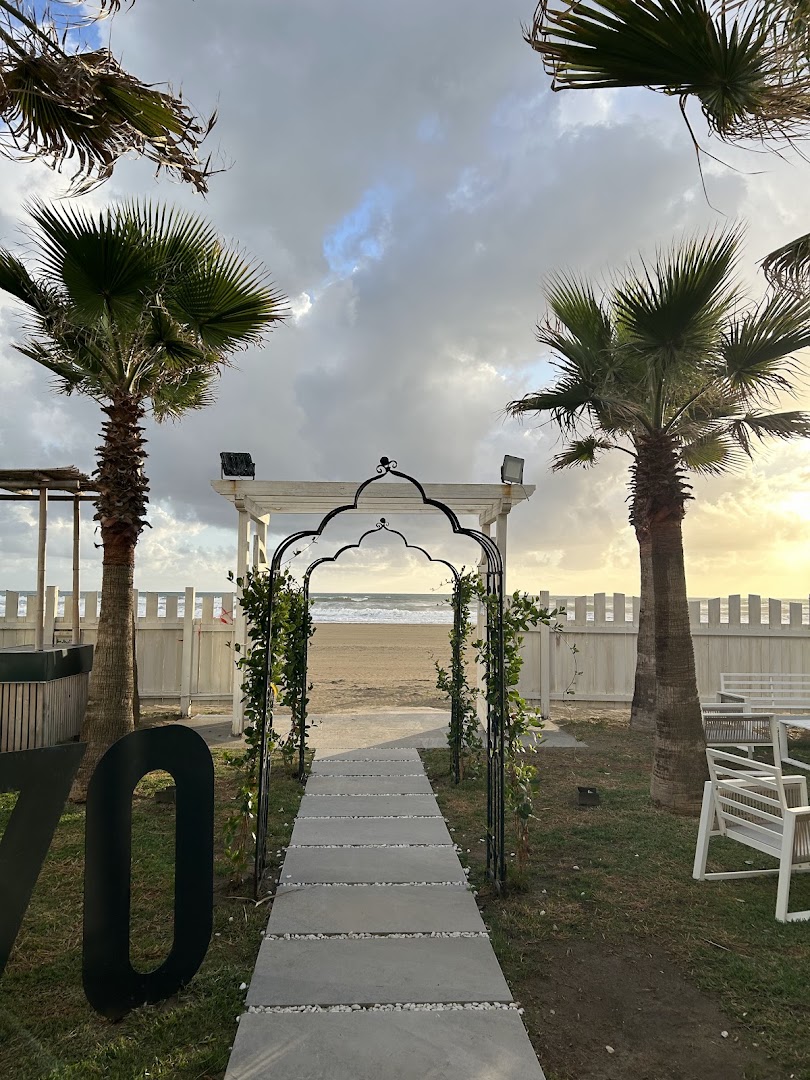G 70 Beach Restaurant