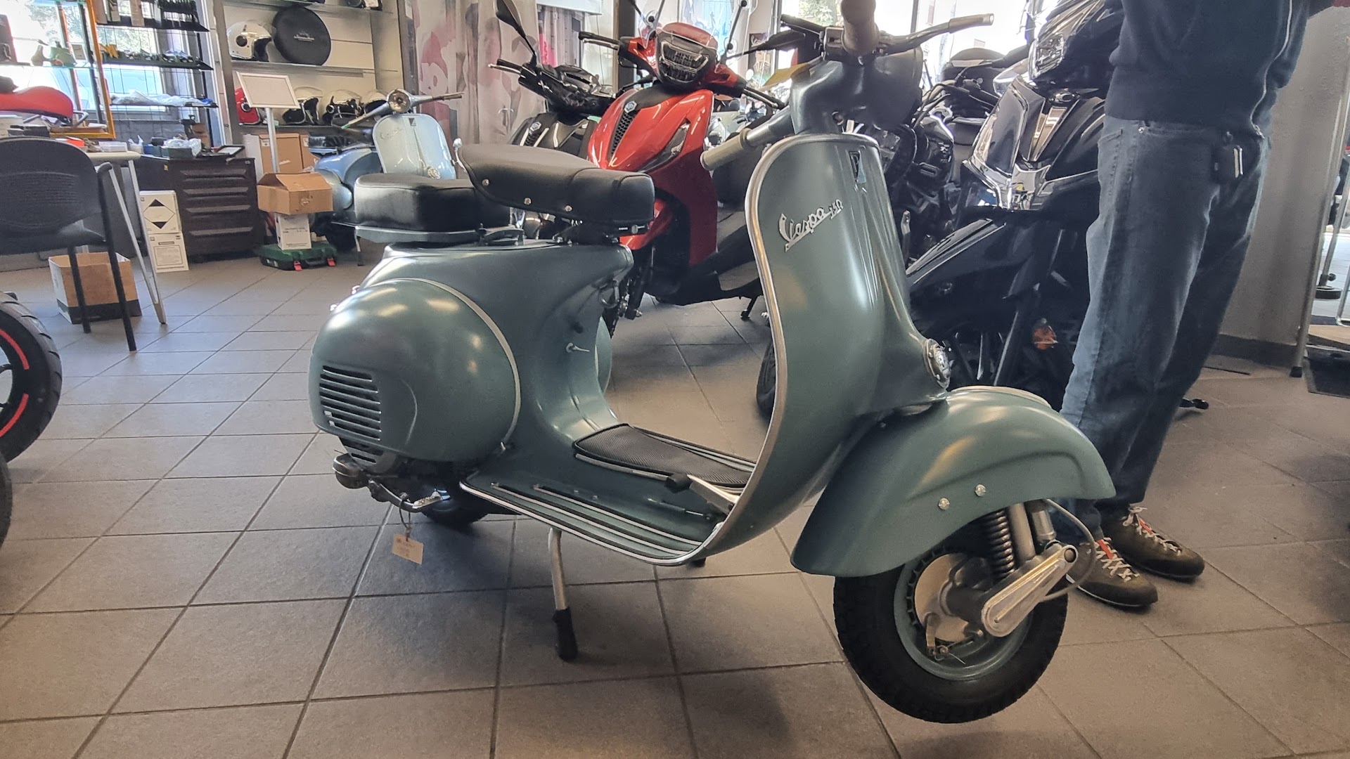 Gallazzi Piero SNC - Concessionaria Piaggio Vespa Kymco - Le Vespe Di Busto