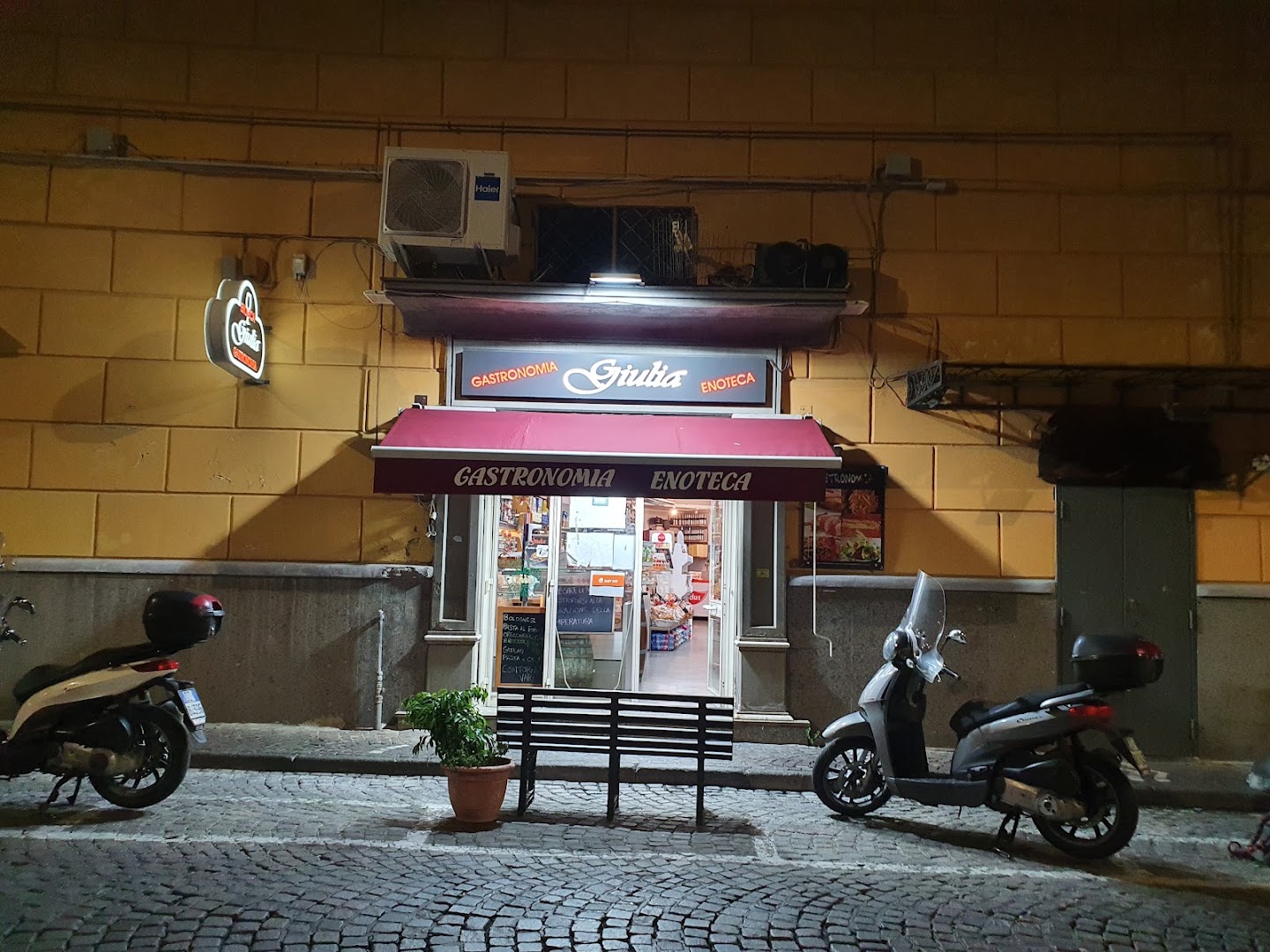 Gastronomia Giulia De Biase Pasquale, Napoli