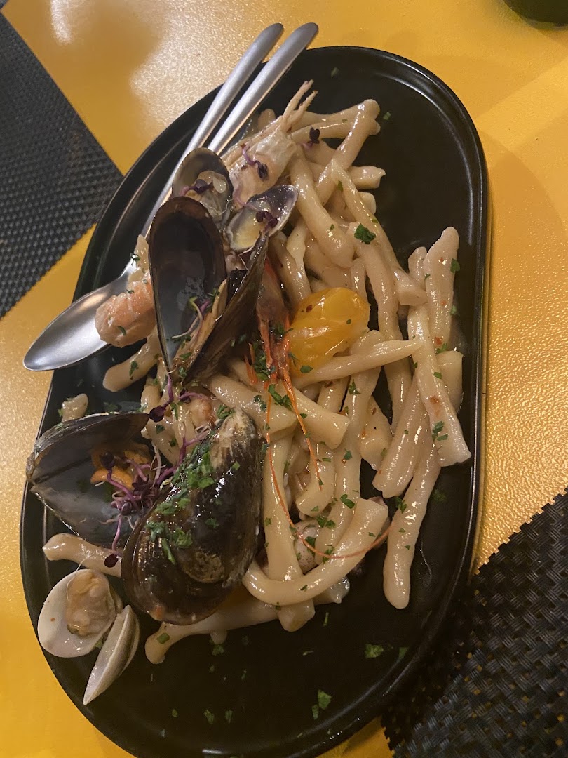 GEENA Beer & Comfort Food