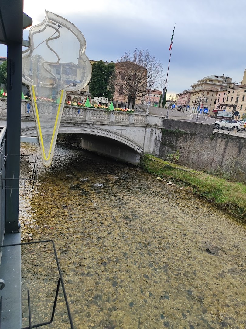 Gelateria al ponte