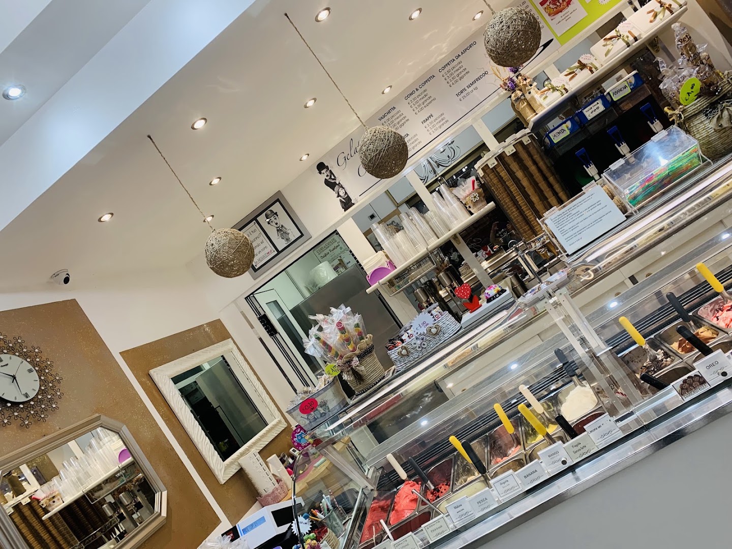 Gelateria Artigianale Chaplin Di Sandonato Ivana