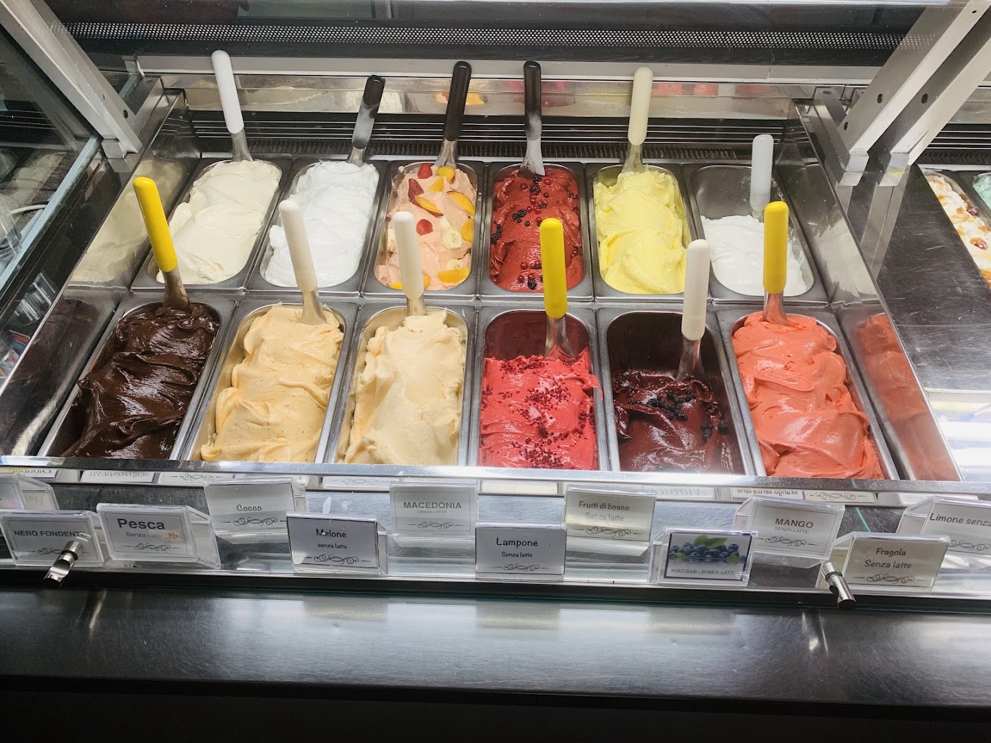 Gelateria Artigianale Chaplin Di Sandonato Ivana