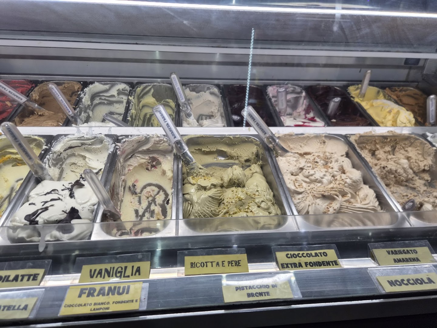 Gelateria Artigianale e Yogurteria WHY NOT?