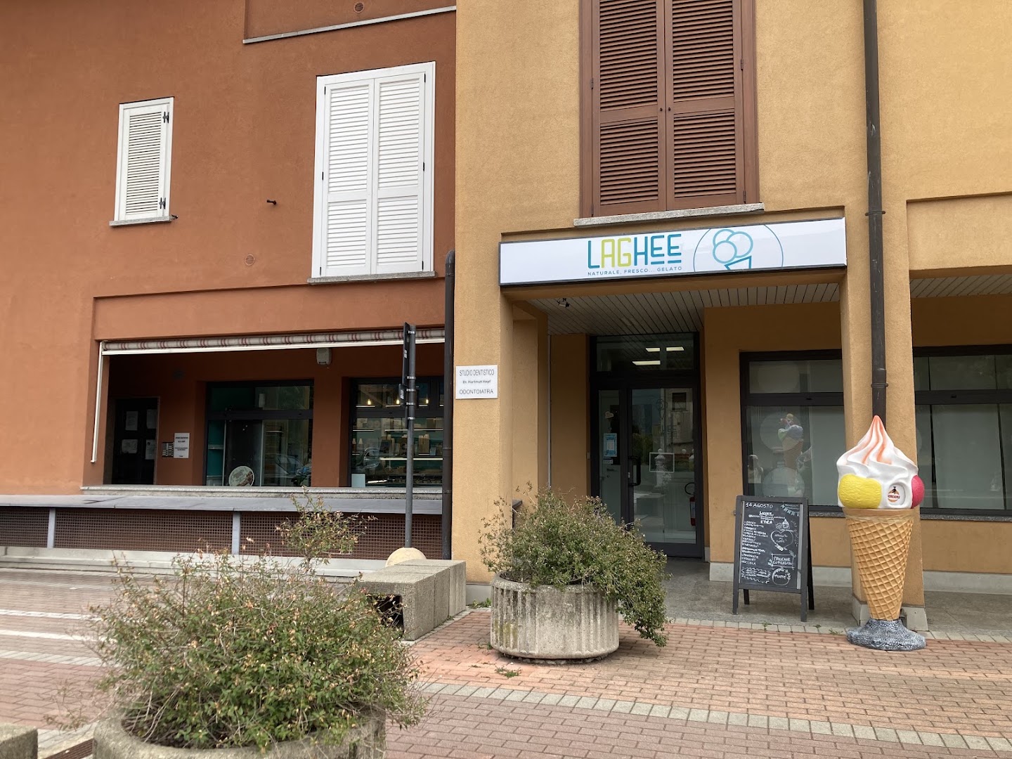 Gelateria artigianale/Homemade Ice-cream parlour/Hausgemachte Eisdiele Laghee