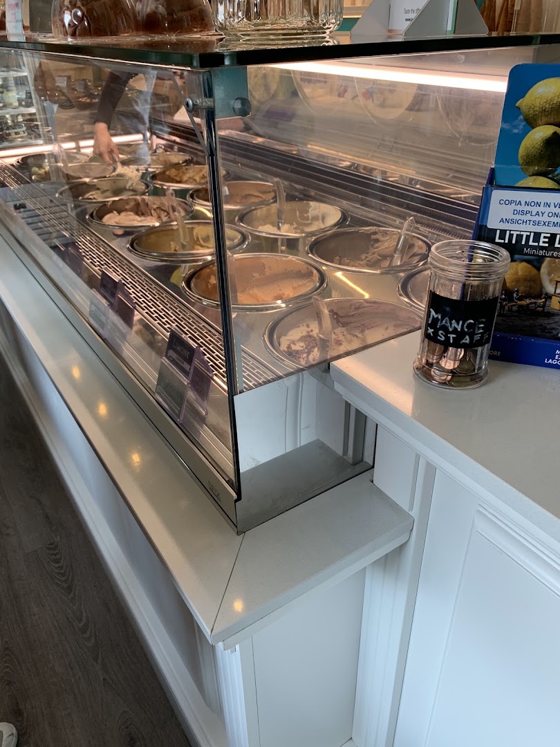 Gelateria artigianale/Homemade Ice-cream parlour/Hausgemachte Eisdiele Laghee