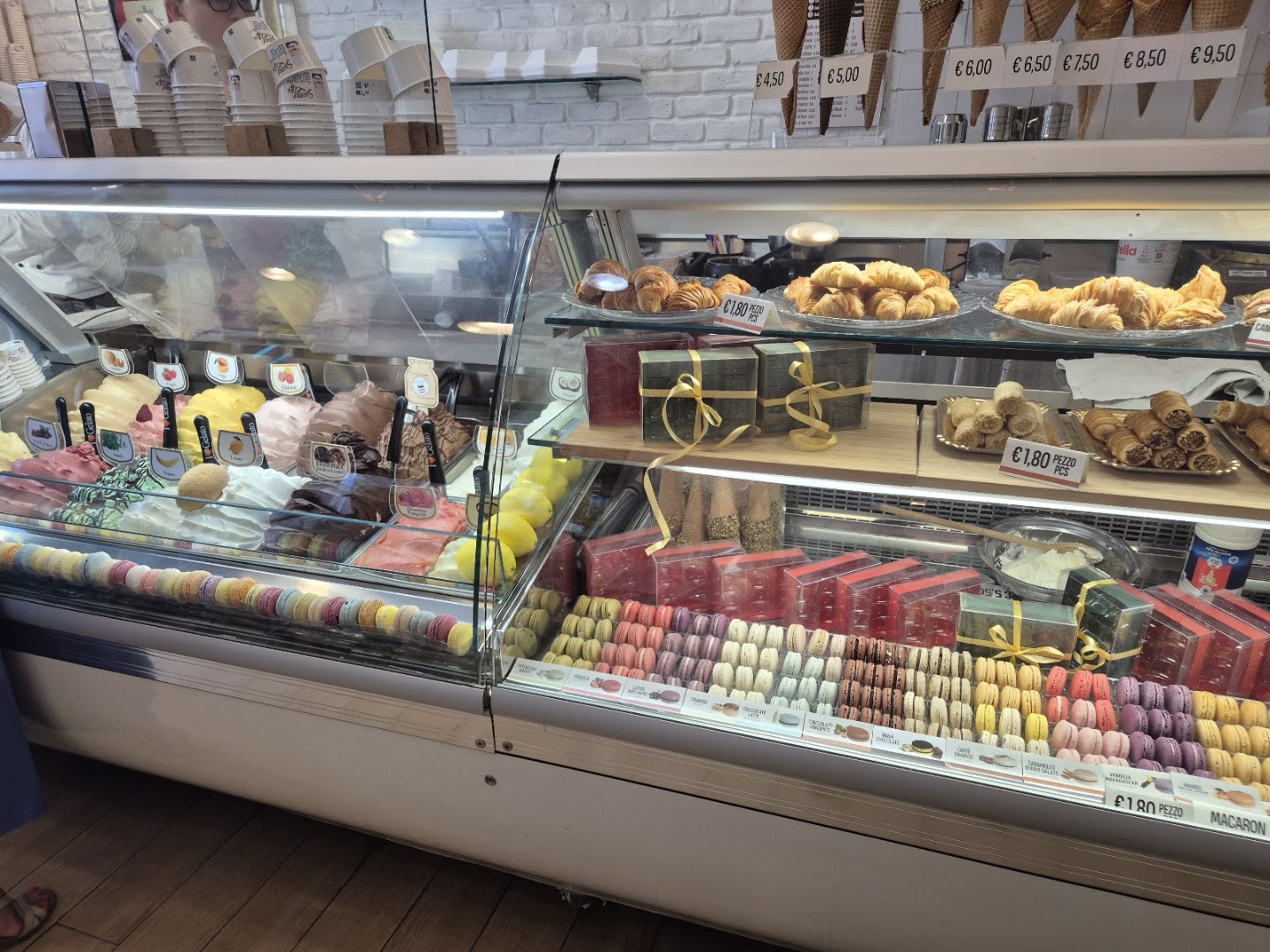 Gelateria Artigianale Sweet Life - Artisan Family Tradition since 1920"
