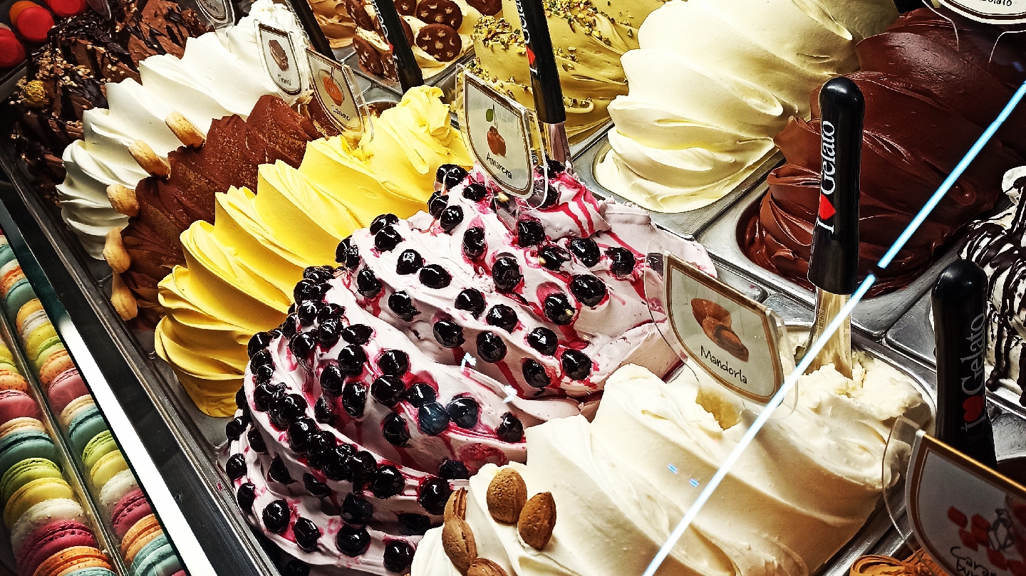 Gelateria Artigianale Sweet Life - Artisan Family Tradition since 1920"