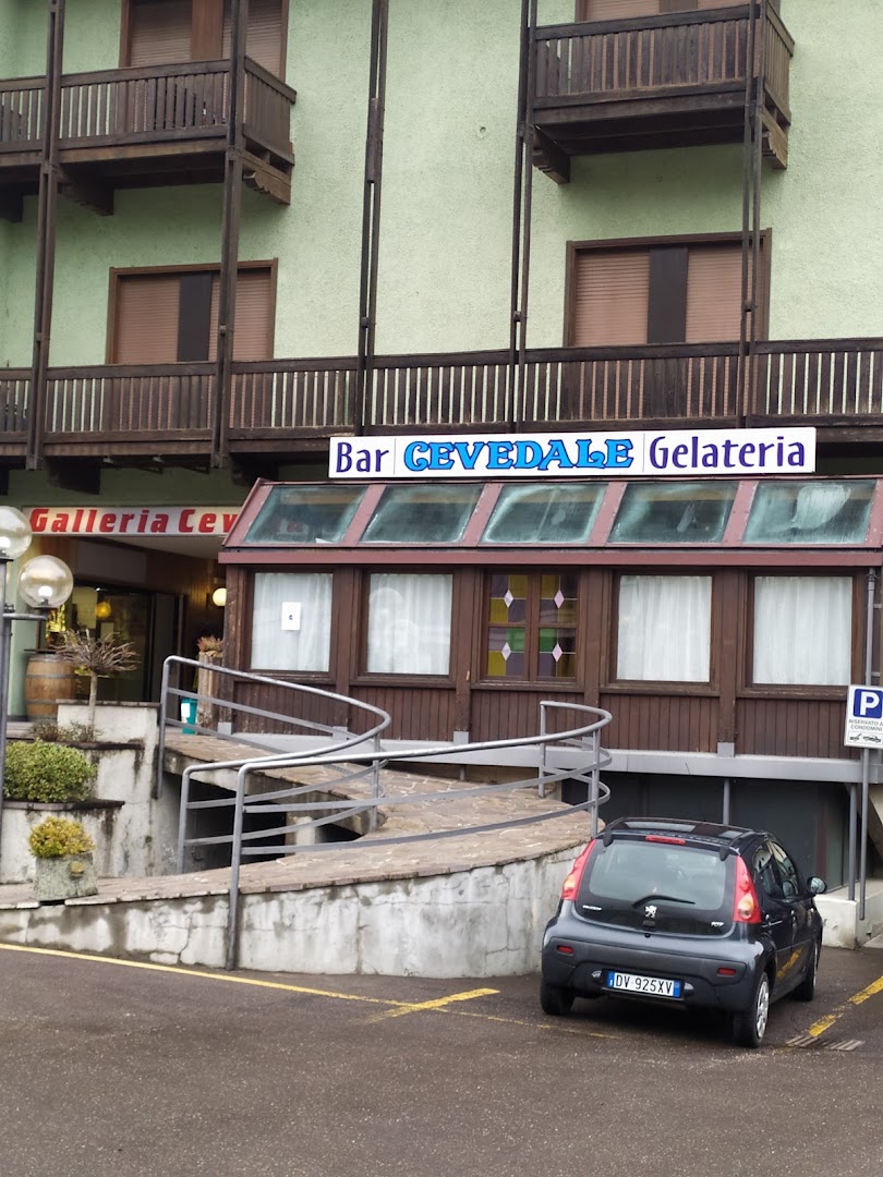 Gelateria Caffetteria Bar. Cevedale
