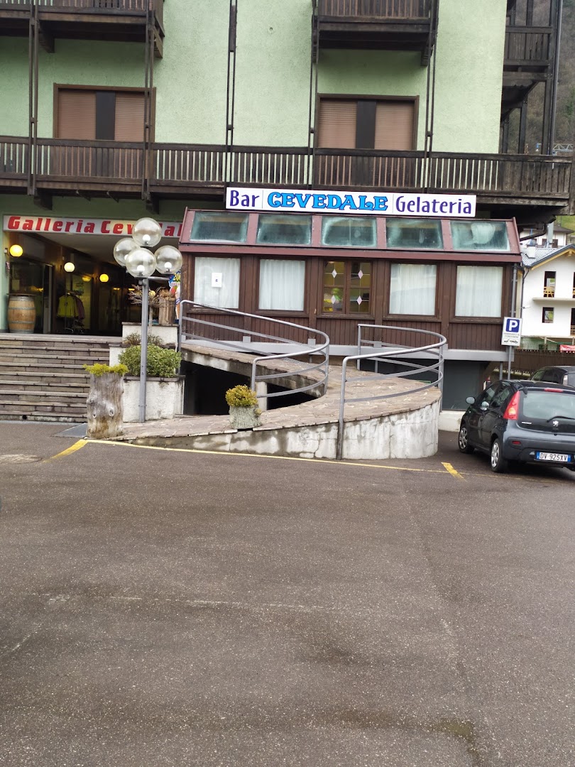 Gelateria Caffetteria Bar. Cevedale