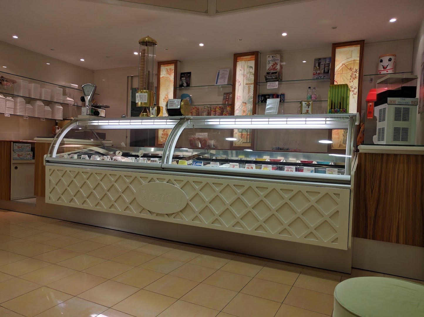 Gelateria Chantilly di Travaglioli Maurizio E C. (S.N.C.)
