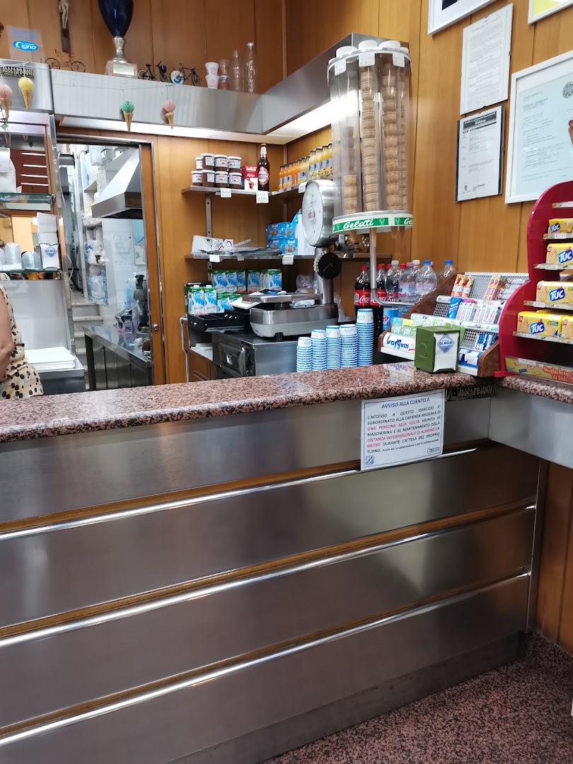Gelateria Glacia Di Cucchia Adriano