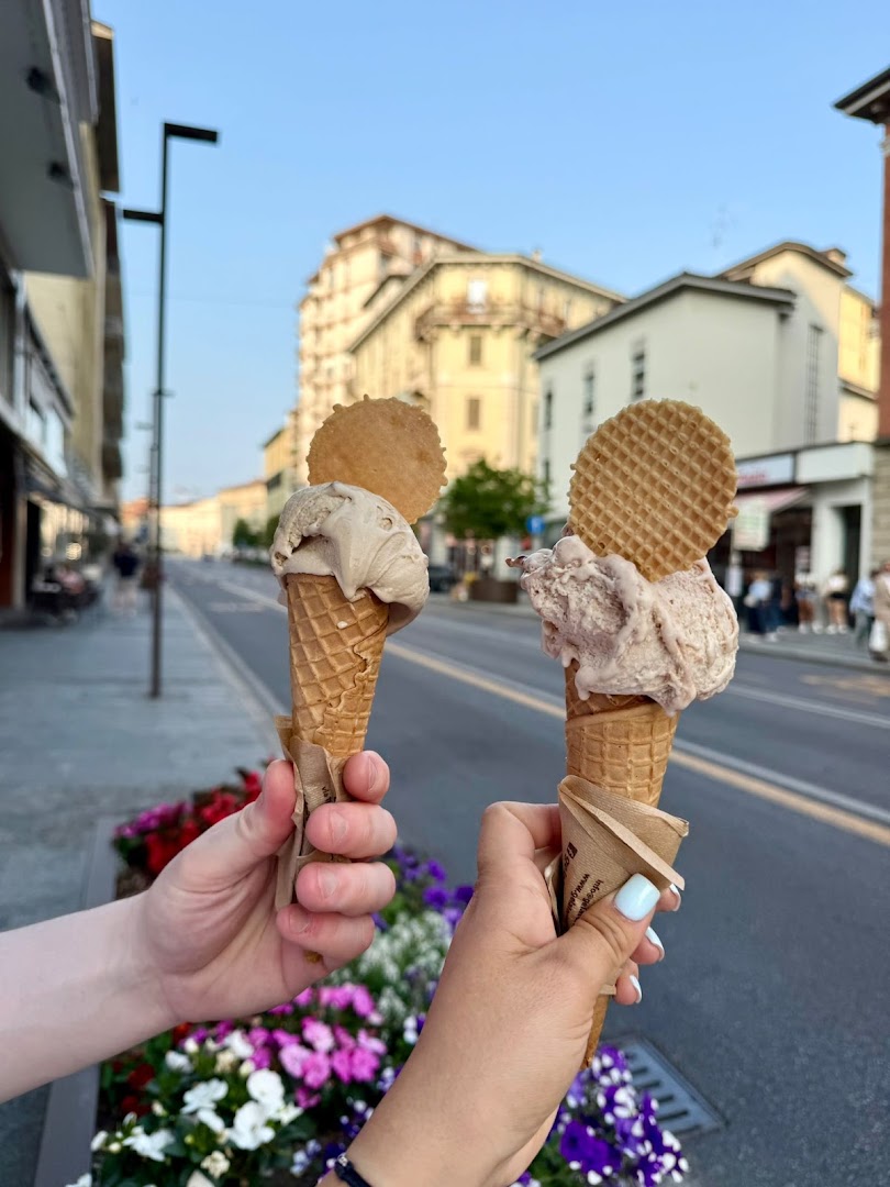 Gelateria In Galleria