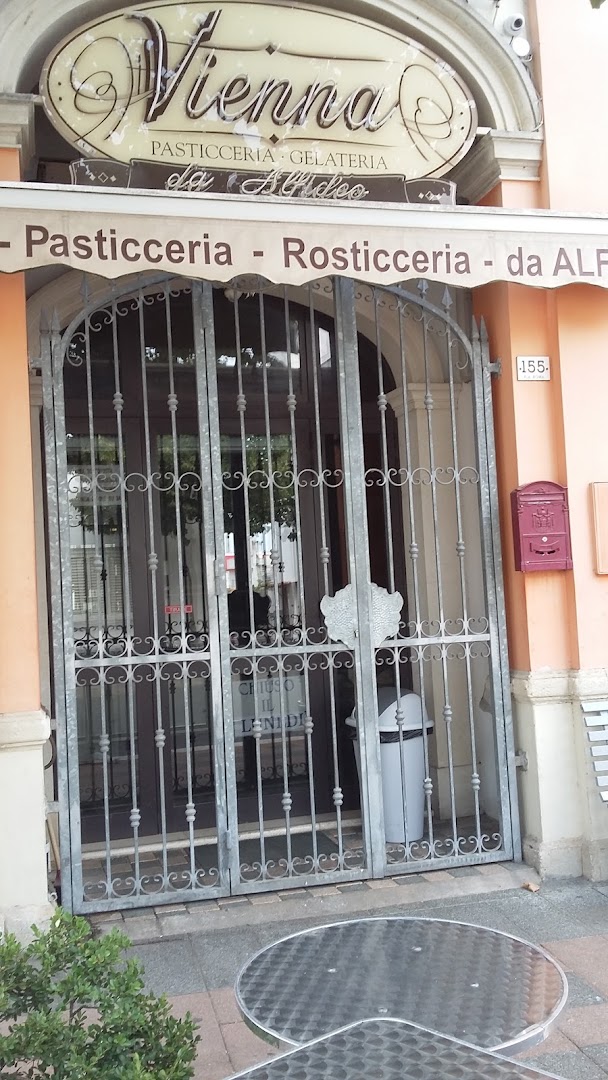Gelateria rosticceria Vienna - di Bandello Luigi Alfideo