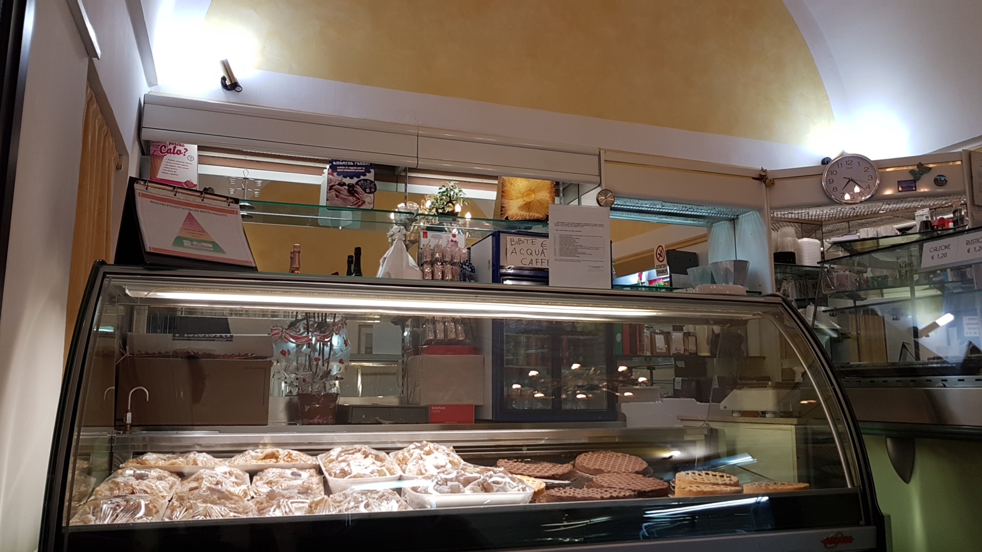 Gelateria rosticceria Vienna - di Bandello Luigi Alfideo