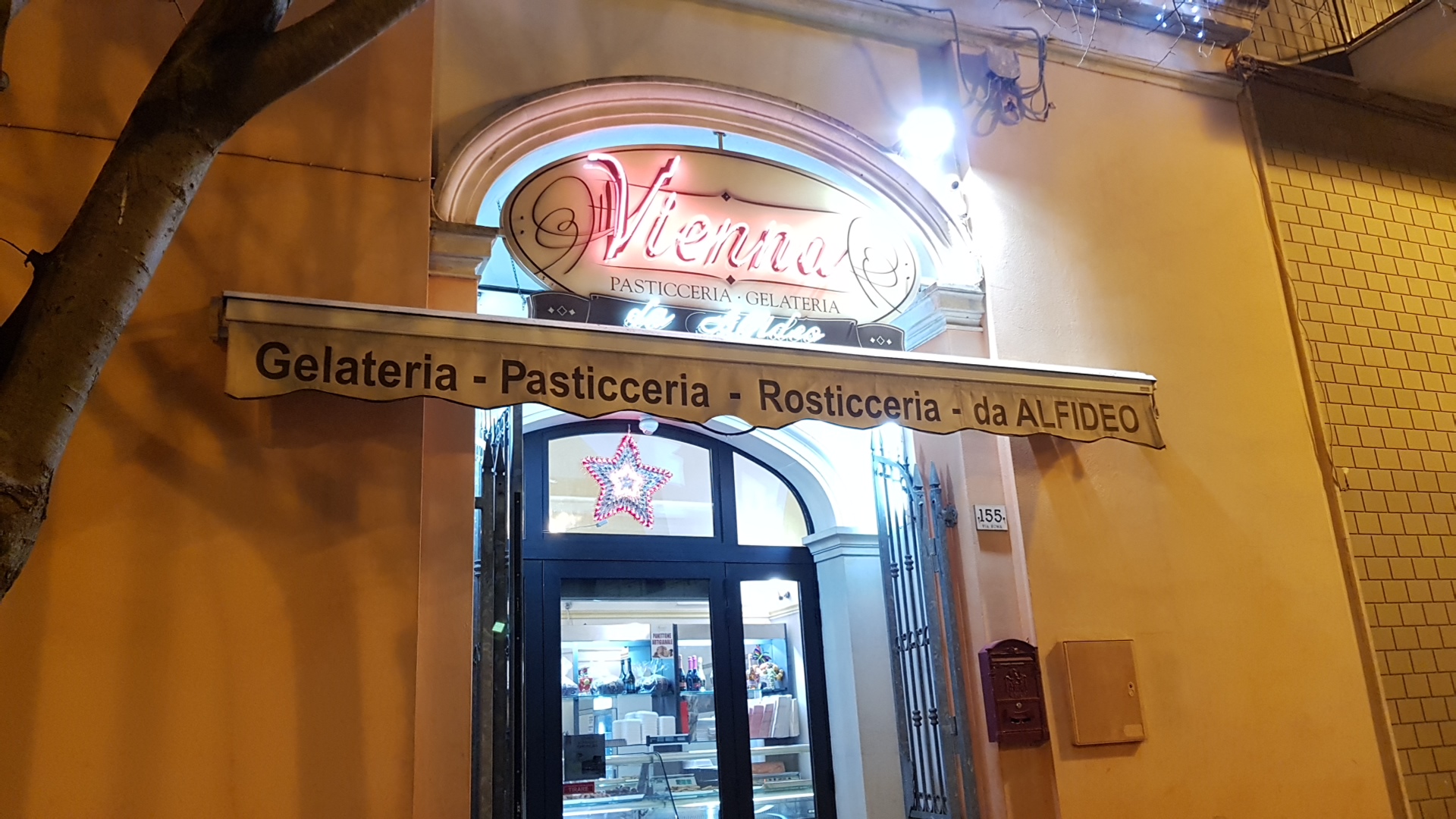 Gelateria rosticceria Vienna - di Bandello Luigi Alfideo