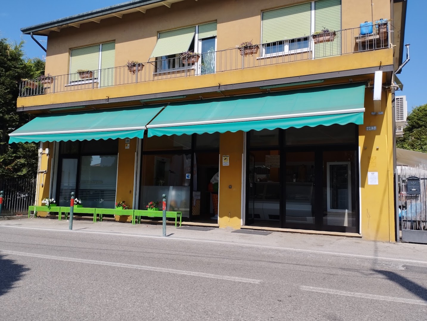 Gelateria SENZA PENSIERI