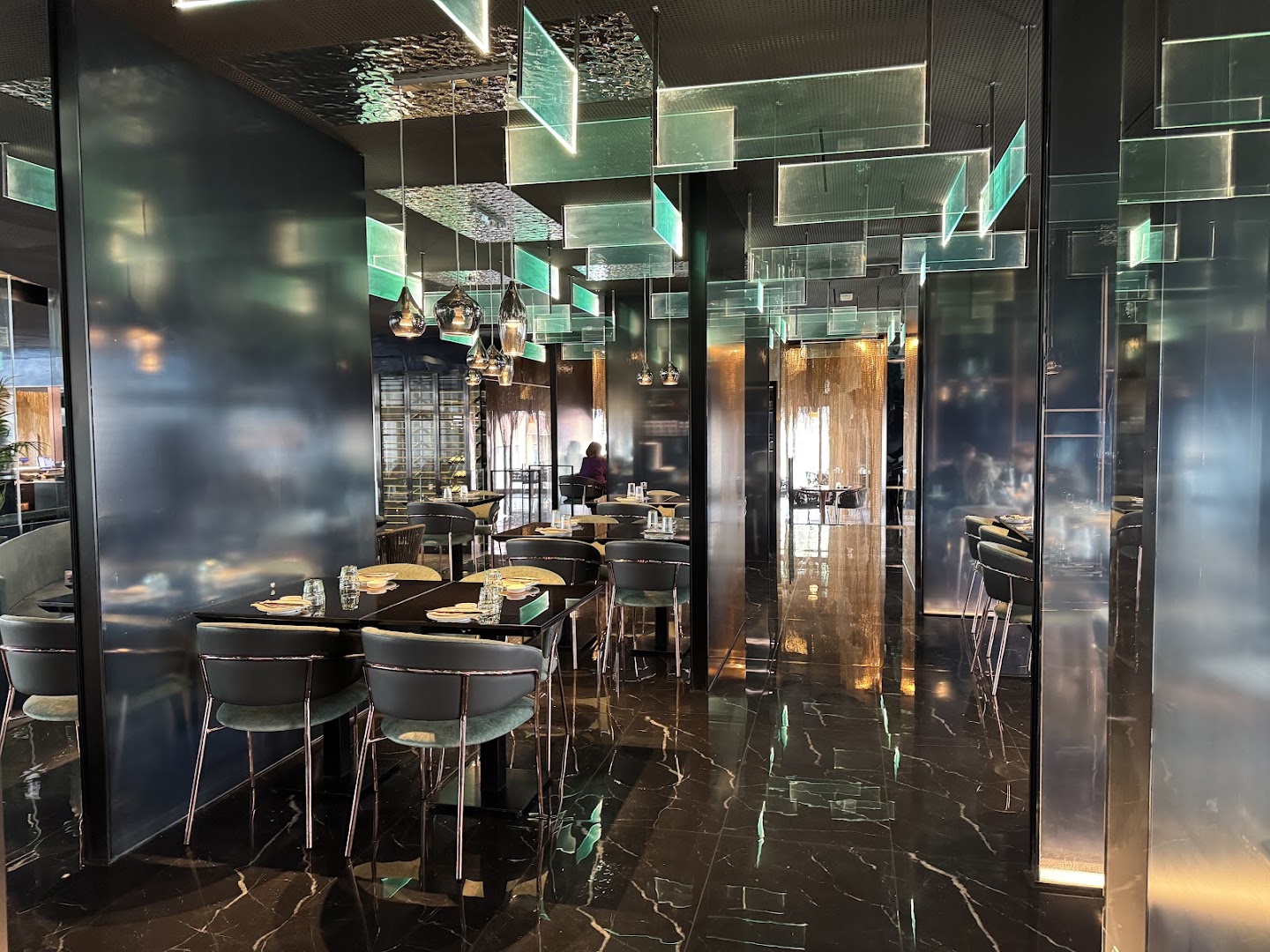 Gen restaurant sushi