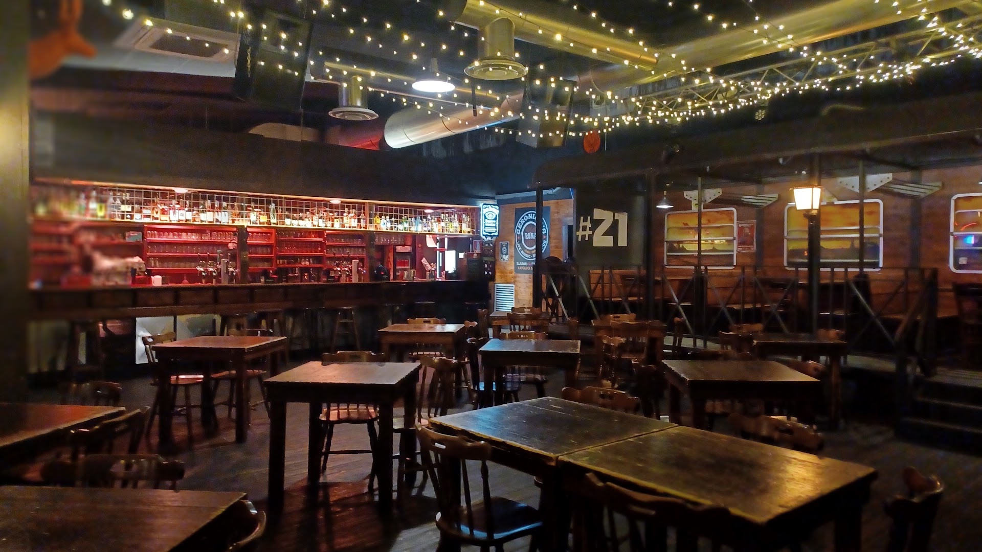 Geronimo's Restaurant & Live Music