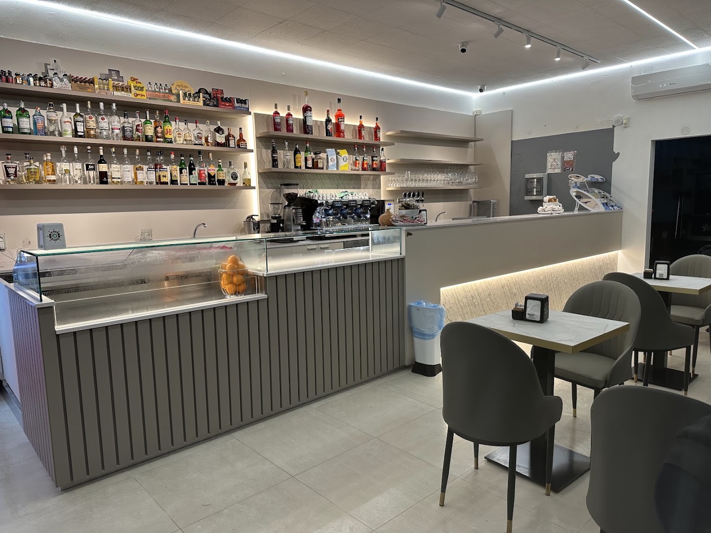 GIGI BAR