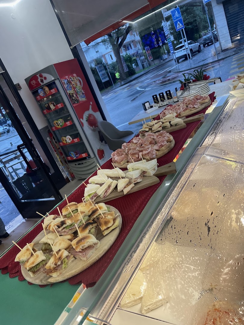 GIGI BAR