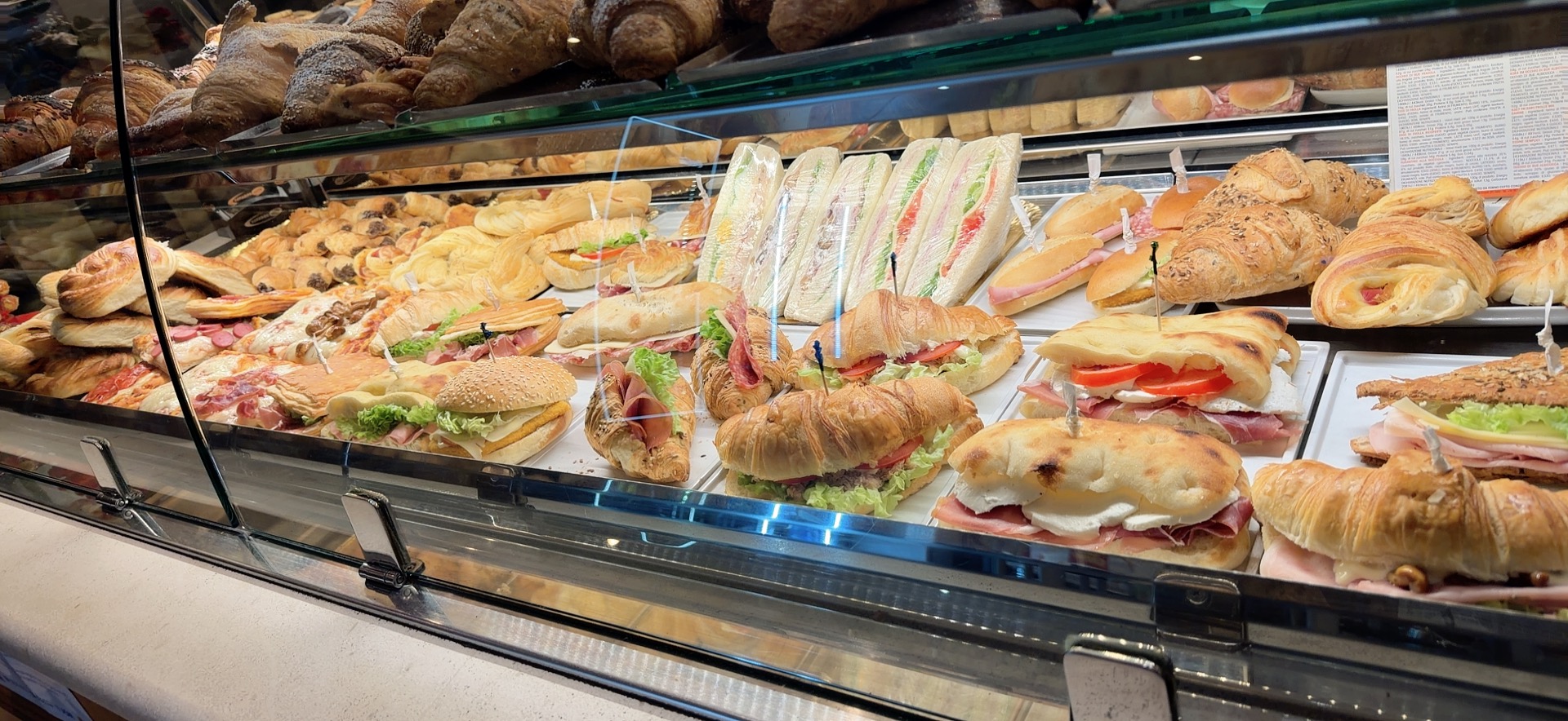 Gigi's Bar