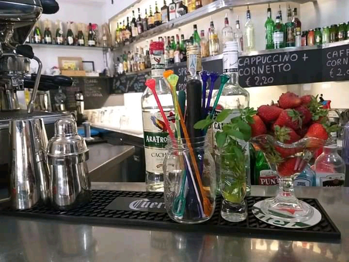 Gin Bar