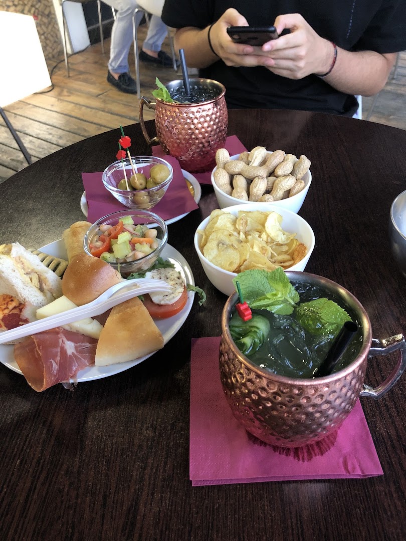 Gin Bar