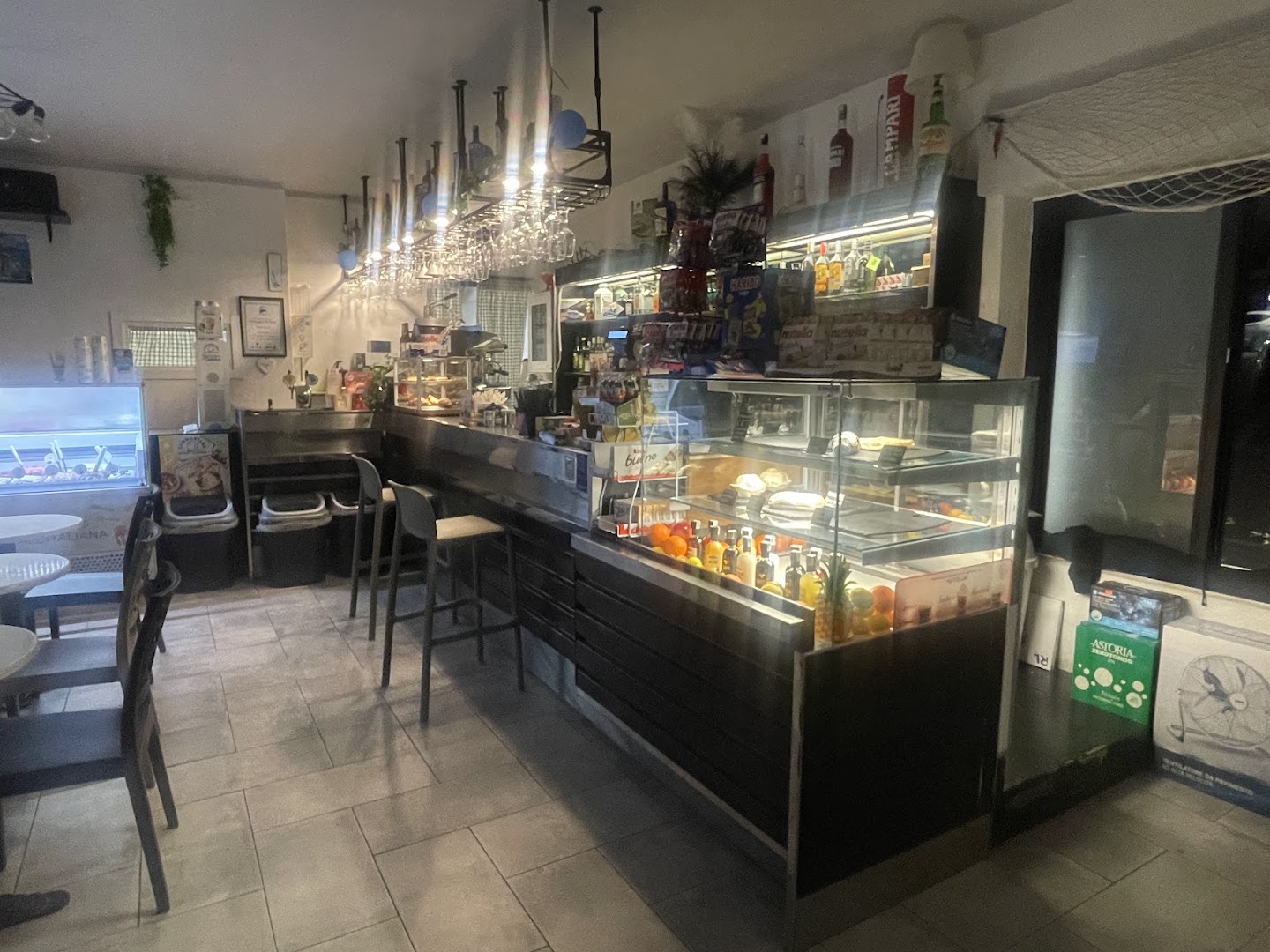 Gino's Bar