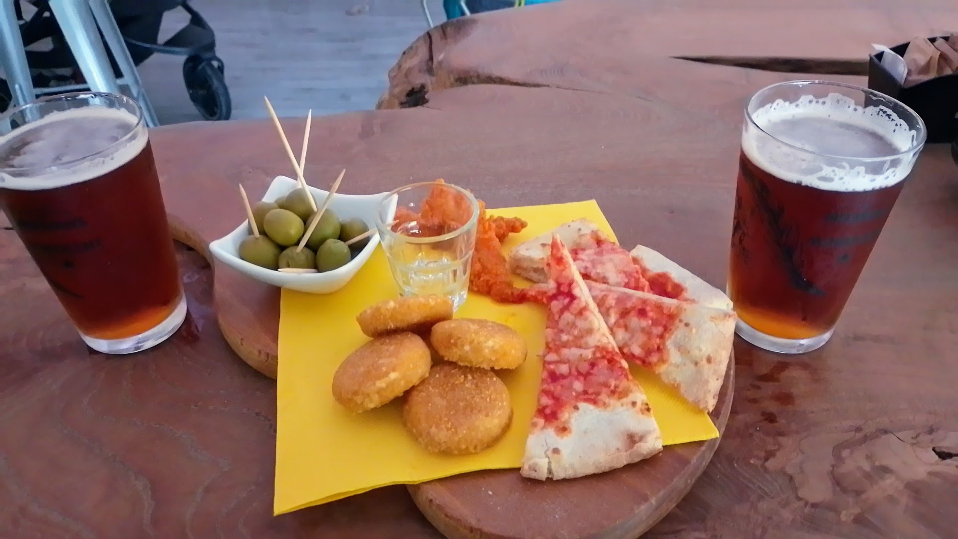Giro's Bar