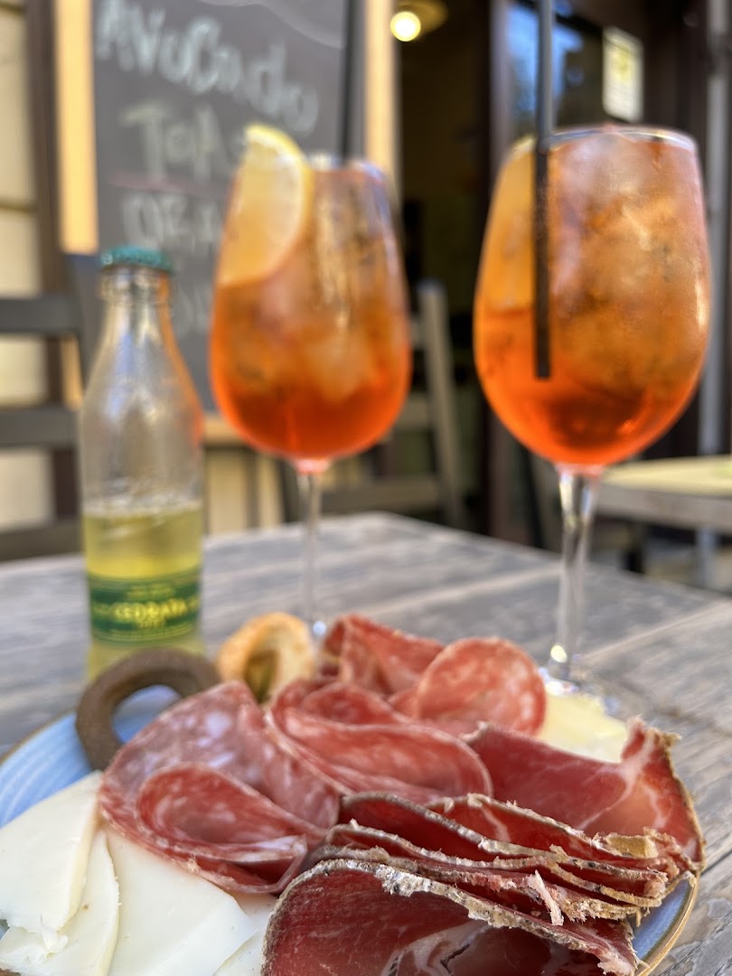 Giuliana Caffe Vino Cucina