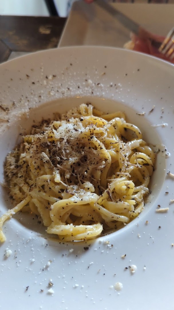 Giulio, Passami l'Olio - Osteria Storica a Roma