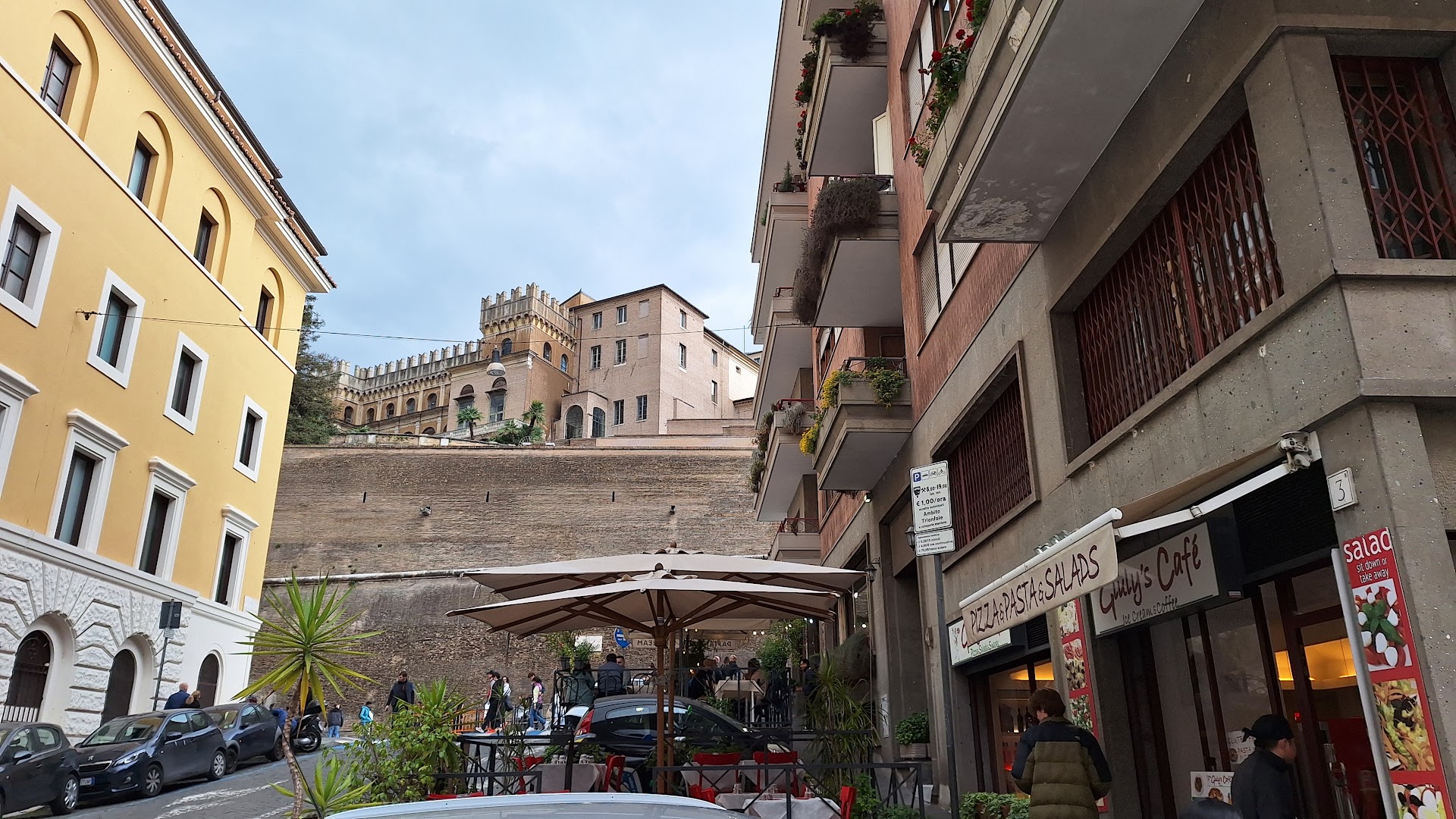 Giuly's Café