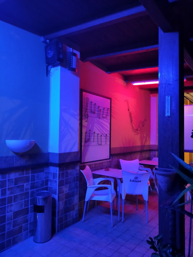 Go-go Bar, Quartucciu