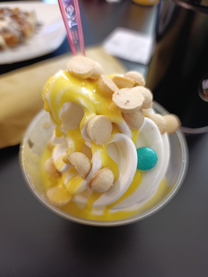 Gola yogurt gelato dessert poke