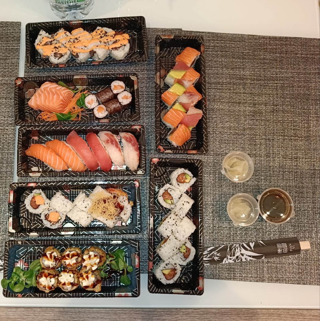Gold sushi bar