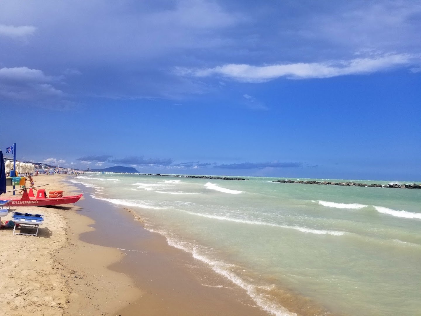 Golden Beach Di Vittori E. Dionisi S. S.A.S.
